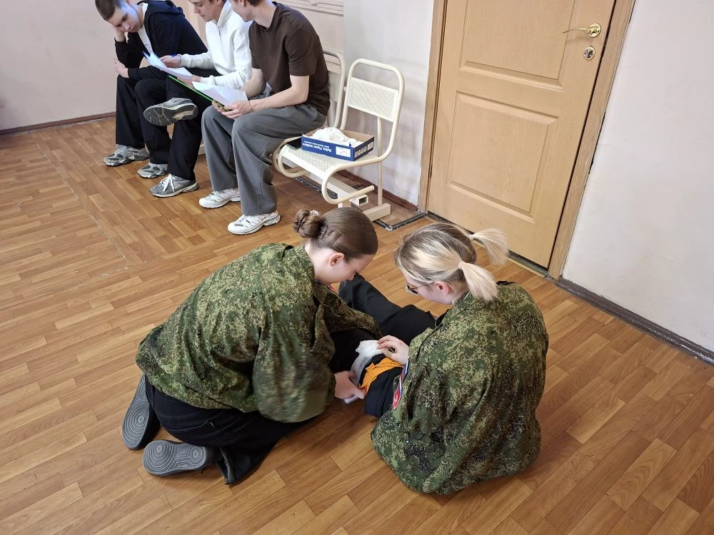 З 8